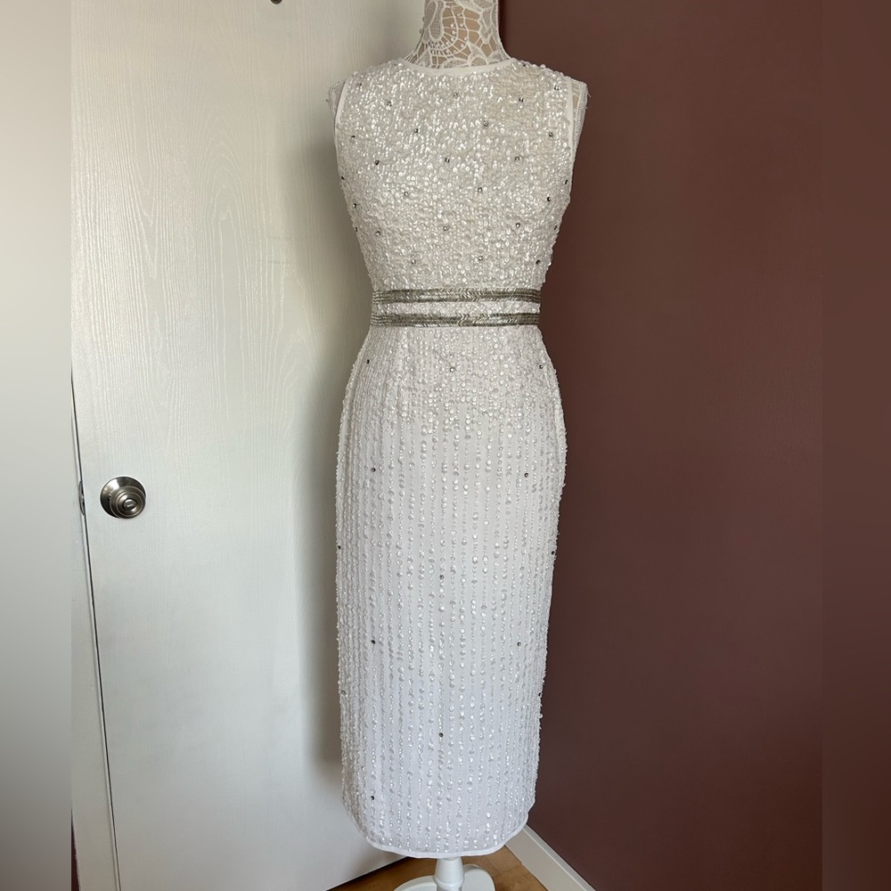 MACDUGGAL Sequined Sleeveless Midi Sheath Dress in WHITE